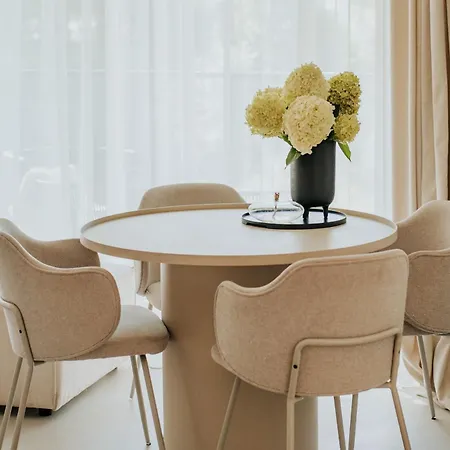 By The * אוסטראודה