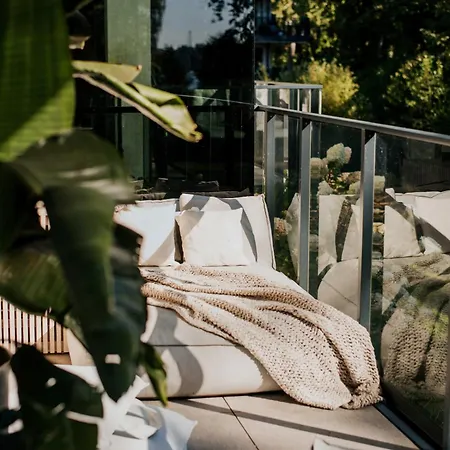 By The * אוסטראודה