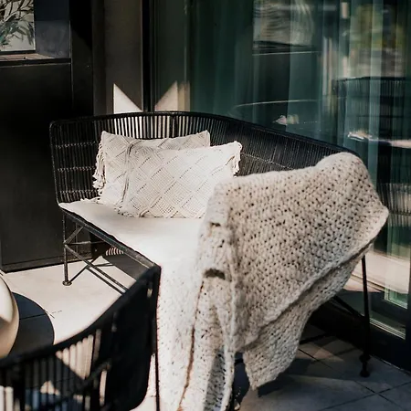 By The * אוסטראודה