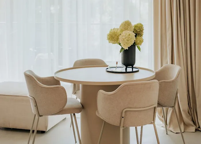 By The * 奥斯特罗达