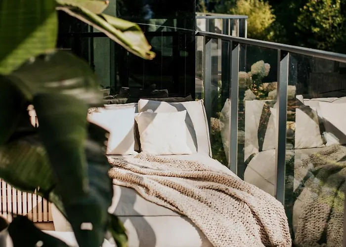 By The * 奥斯特罗达