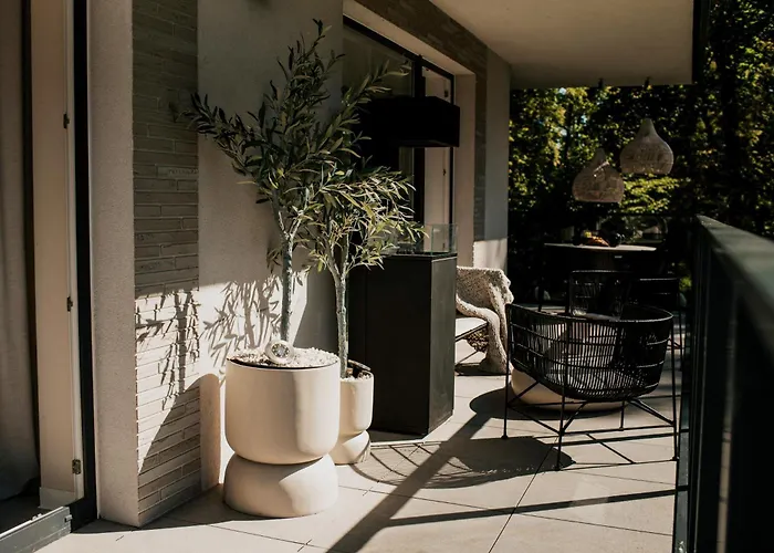 By The 奥斯特罗达