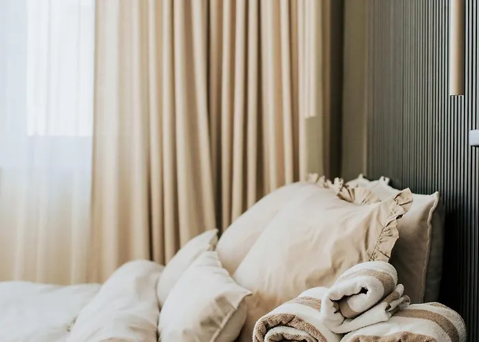 By The 奥斯特罗达